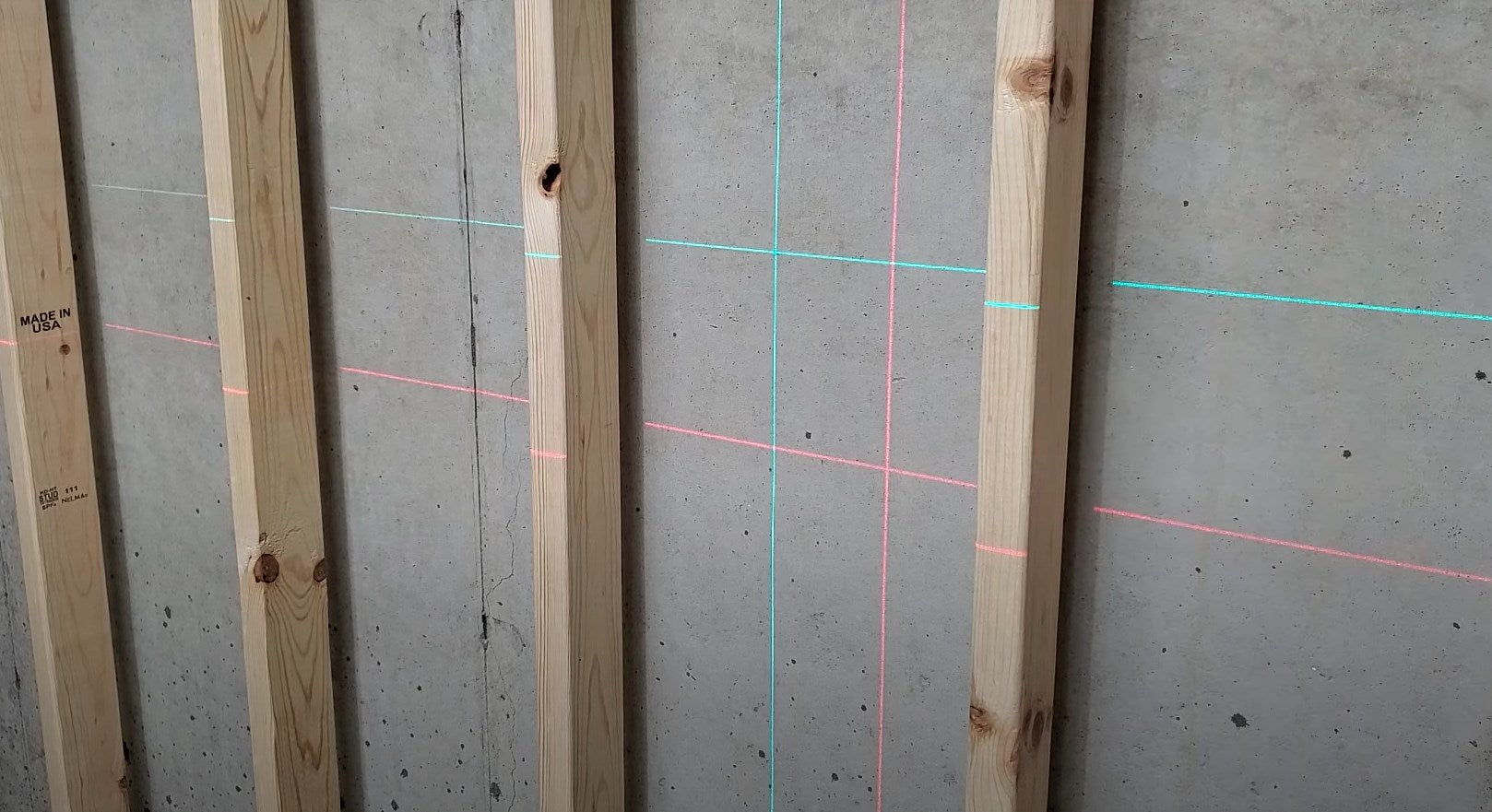 How to Use a Laser Level to Align Fence Posts – LasGoo Tools